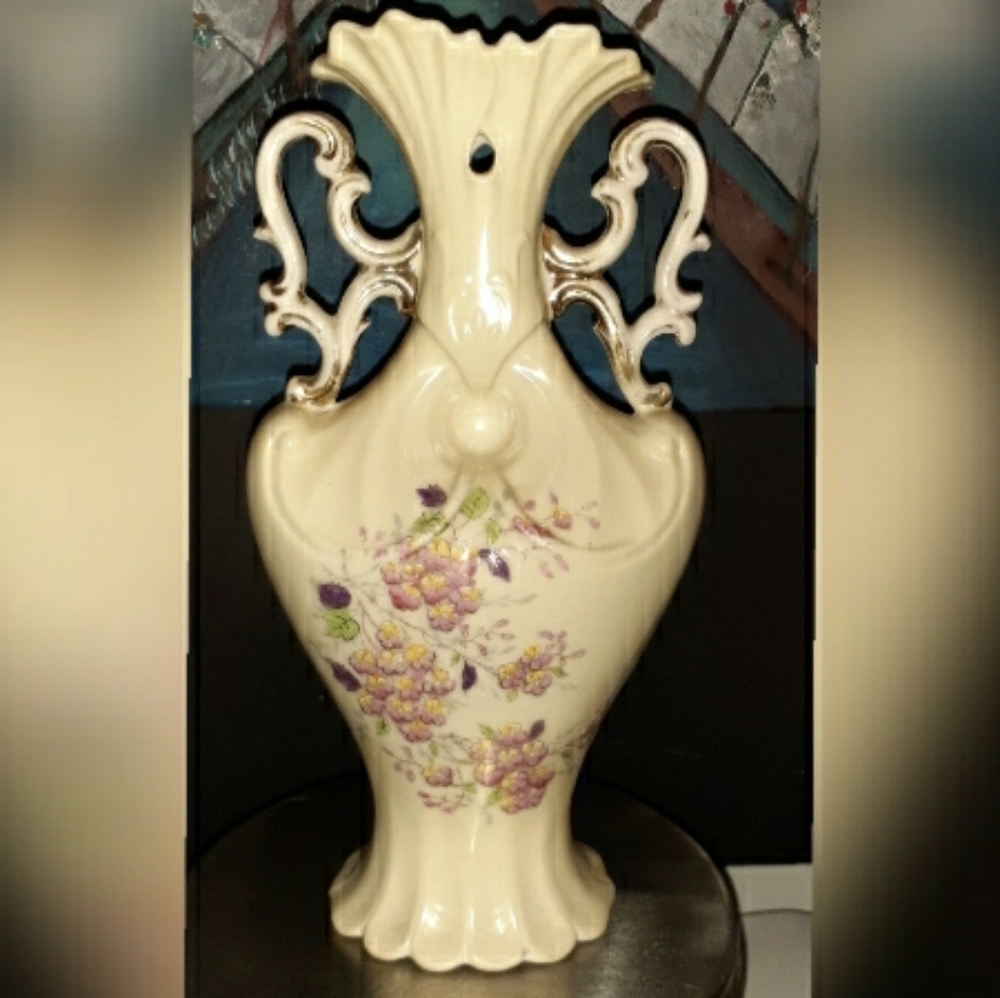 ANTIQUE VICTORIA CARLSBAD VASE